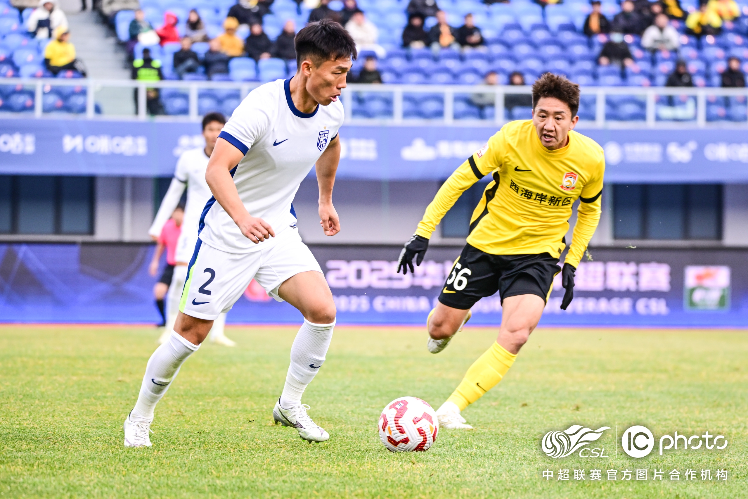 青岛西海岸2-0击败武汉三镇