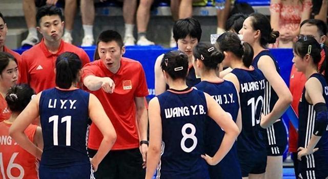 中国女排凌晨低调出征!机场被偶遇名单有变有望四连胜
