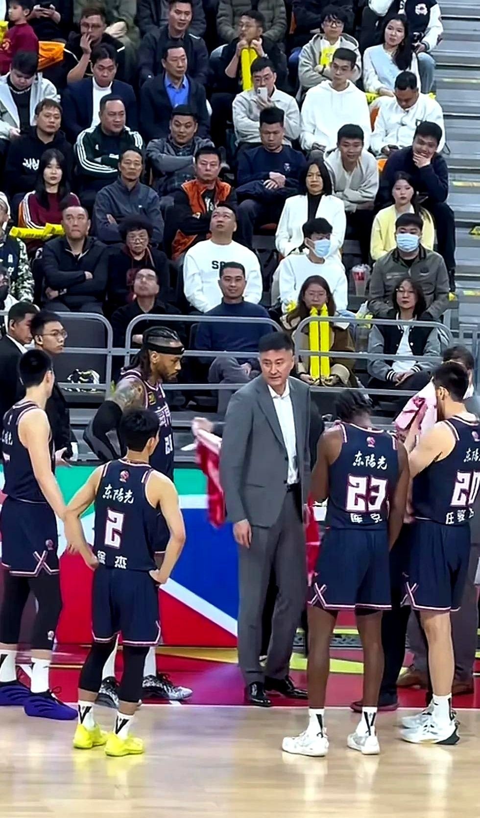 广东男篮与杜锋面临处罚，广厦外援官宣离队，孟子凯告别北控的简单介绍