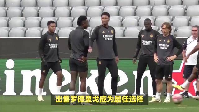巴塞罗那神勇夺冠，武装人员顶住压力的简单介绍
